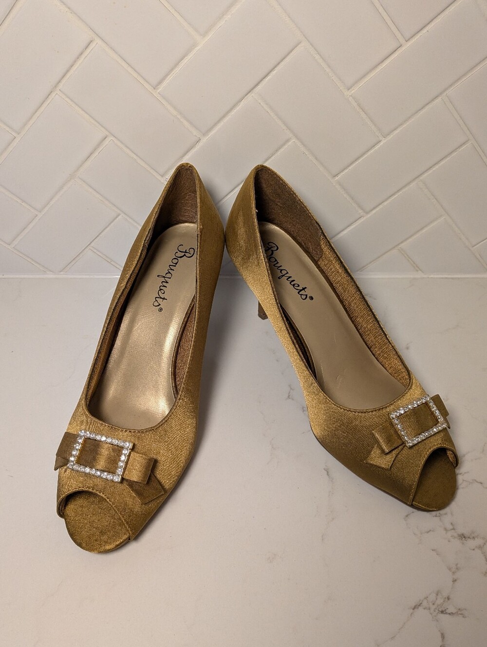 NWOT Bouquets Gold Satin Peep-toe Pumps Rinestones Old Holywood Glam Mobwife (8)